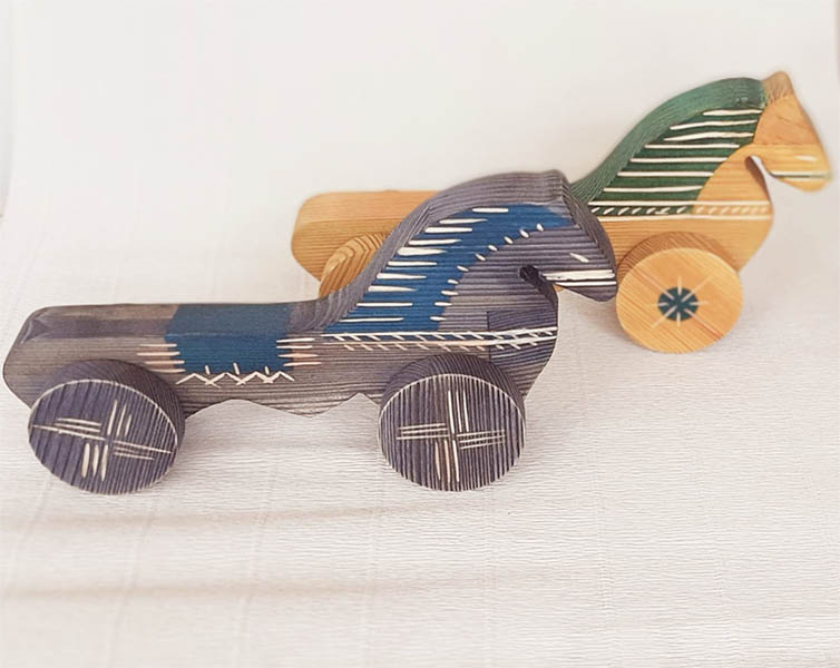 С. Пасюк. Дитячі іграшки «Коні». 2021. Дерево